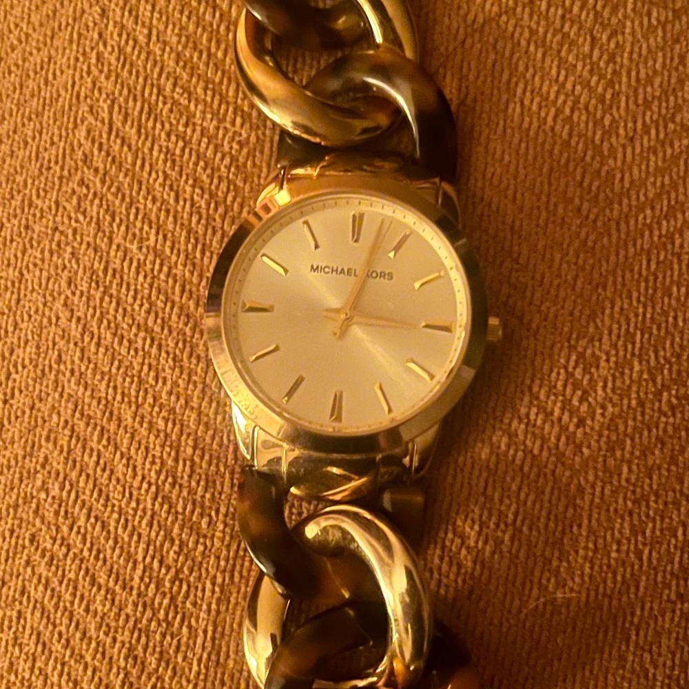 Michael Kors Gold Chain Link Watch - Picture 2 of 10